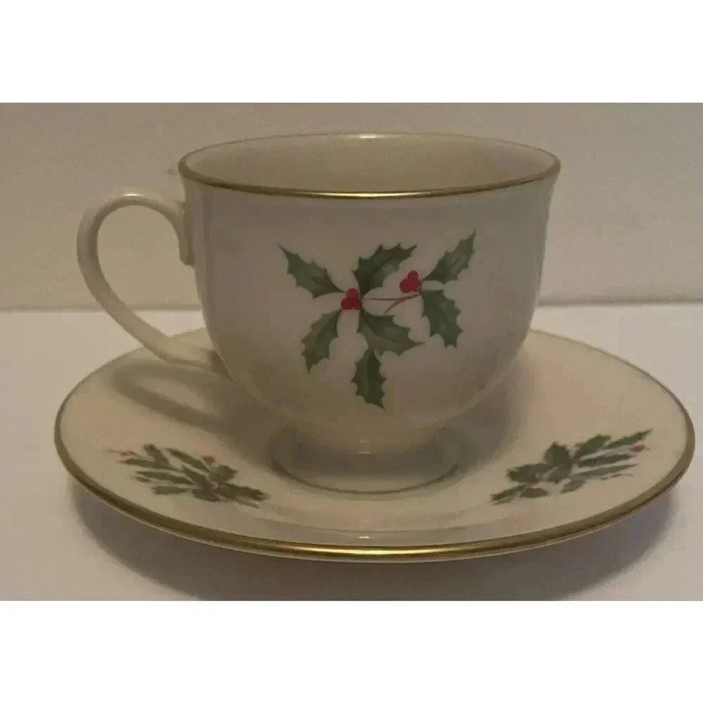 Lenox Holiday Holly Special Christmas Cup‎ and Saucer Coffee  Porcelain Ivory